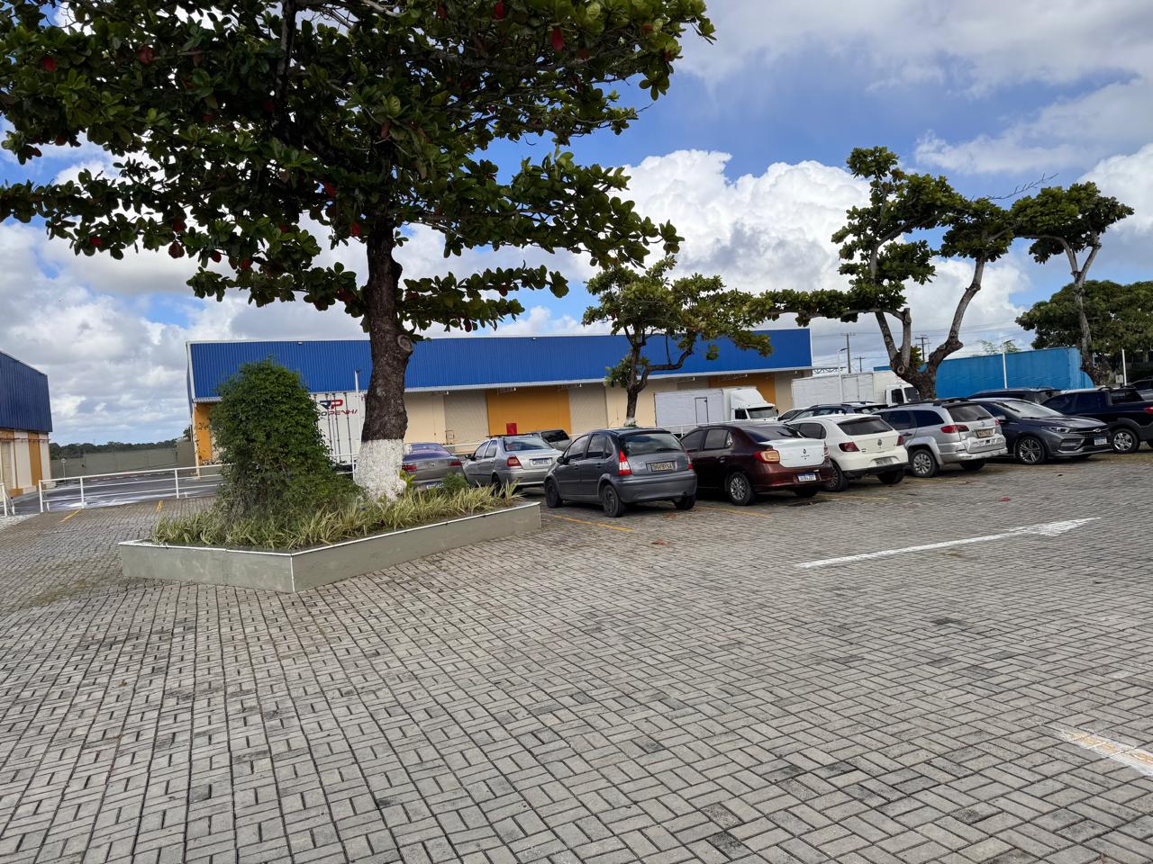 Fachada do armazém Center Log Nordeste